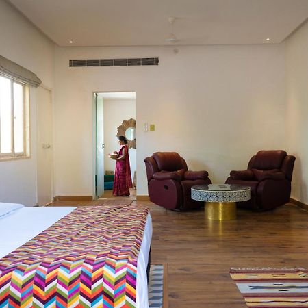 Parijat Private Pool Villa 1, 2 And 3 Bhk Udaipur Exteriör bild