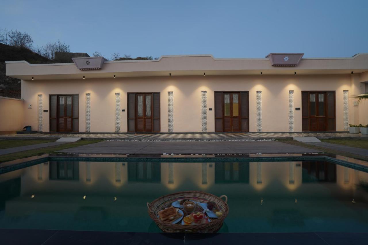 Parijat Private Pool Villa 1, 2 And 3 Bhk Udaipur Exteriör bild
